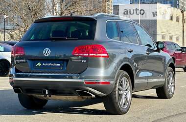 Позашляховик / Кросовер Volkswagen Touareg 2015 в Києві