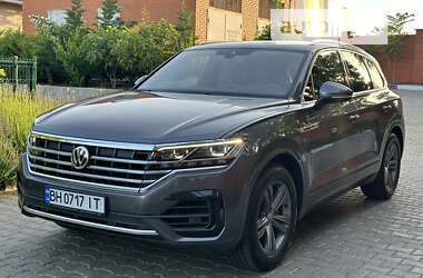 Позашляховик / Кросовер Volkswagen Touareg 2019 в Одесі