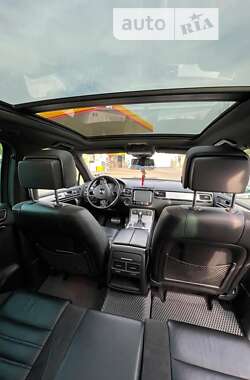 Внедорожник / Кроссовер Volkswagen Touareg 2011 в Черновцах