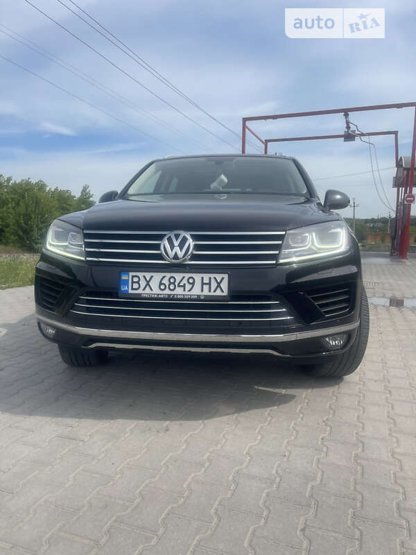 Позашляховик / Кросовер Volkswagen Touareg 2014 в Городку