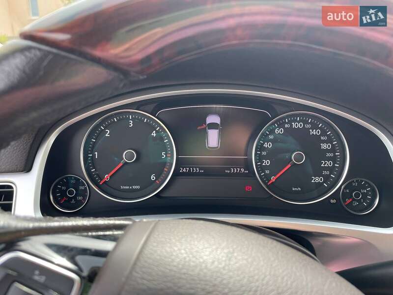 Внедорожник / Кроссовер Volkswagen Touareg 2010 в Мукачево