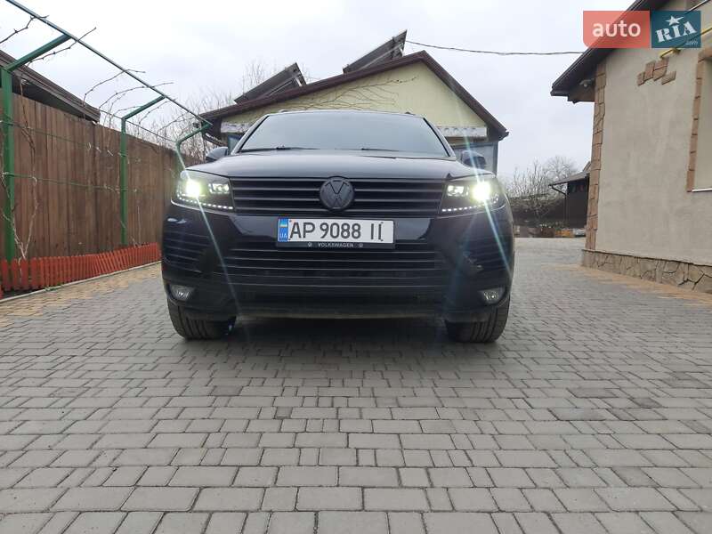 Внедорожник / Кроссовер Volkswagen Touareg 2015 в Запорожье