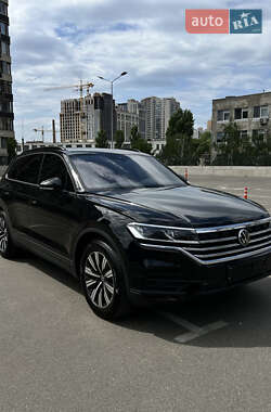 Внедорожник / Кроссовер Volkswagen Touareg 2024 в Киеве