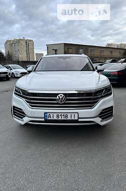 Позашляховик / Кросовер Volkswagen Touareg 2018 в Києві