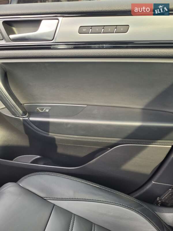 Внедорожник / Кроссовер Volkswagen Touareg 2015 в Кропивницком фото 17 Внедорожник / Кроссовер Volkswagen Touareg 2015 в Кропивницком