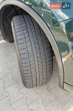 Внедорожник / Кроссовер Volkswagen Touareg 2012 в 