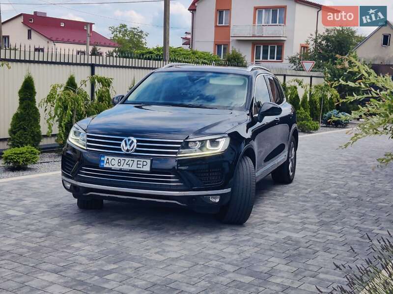 Позашляховик / Кросовер Volkswagen Touareg 2016 в Луцьку