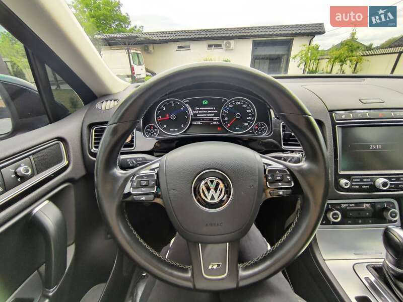Позашляховик / Кросовер Volkswagen Touareg 2016 в Луцьку