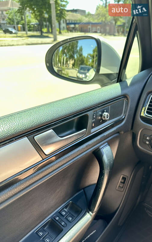 Внедорожник / Кроссовер Volkswagen Touareg 2011 в Кривом Роге фото 14 Внедорожник / Кроссовер Volkswagen Touareg 2011 в Кривом Роге
