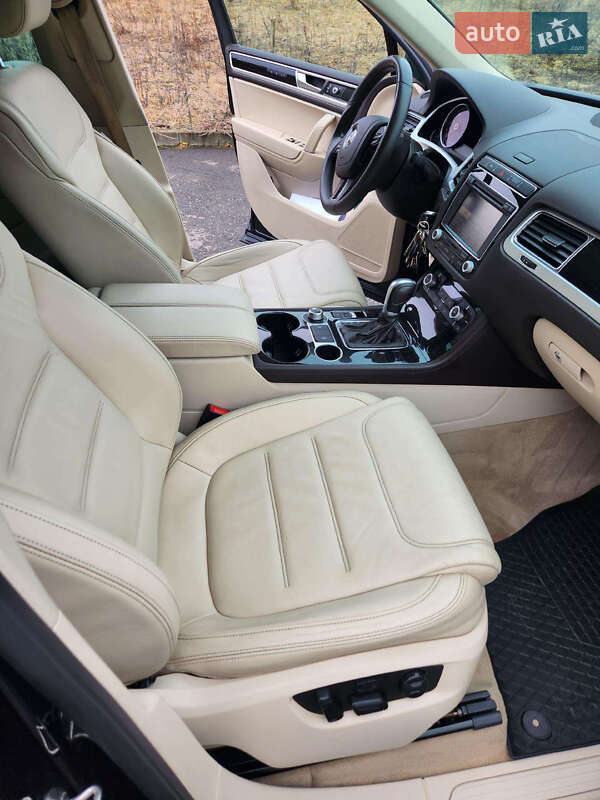 Внедорожник / Кроссовер Volkswagen Touareg 2015 в Тернополе