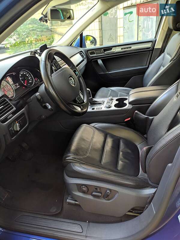 Внедорожник / Кроссовер Volkswagen Touareg 2016 в Киеве