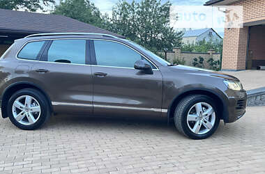 Позашляховик / Кросовер Volkswagen Touareg 2012 в Сумах