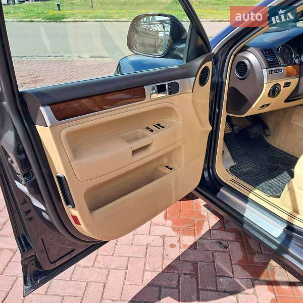 Позашляховик / Кросовер Volkswagen Touareg 2009 в Луцьку