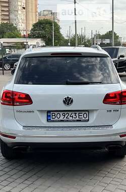 Позашляховик / Кросовер Volkswagen Touareg 2015 в Одесі