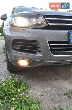 Позашляховик / Кросовер Volkswagen Touareg 2013 в 