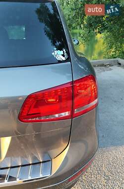 Позашляховик / Кросовер Volkswagen Touareg 2013 в 
