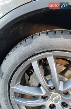Позашляховик / Кросовер Volkswagen Touareg 2013 в 