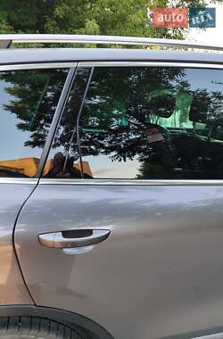 Позашляховик / Кросовер Volkswagen Touareg 2013 в 