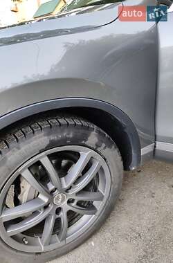 Позашляховик / Кросовер Volkswagen Touareg 2013 в 