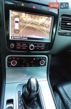 Позашляховик / Кросовер Volkswagen Touareg 2013 в 