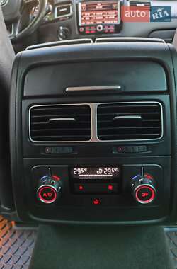 Позашляховик / Кросовер Volkswagen Touareg 2013 в 