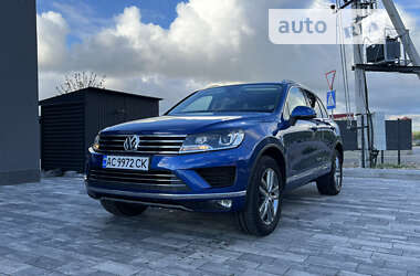 Позашляховик / Кросовер Volkswagen Touareg 2015 в Луцьку