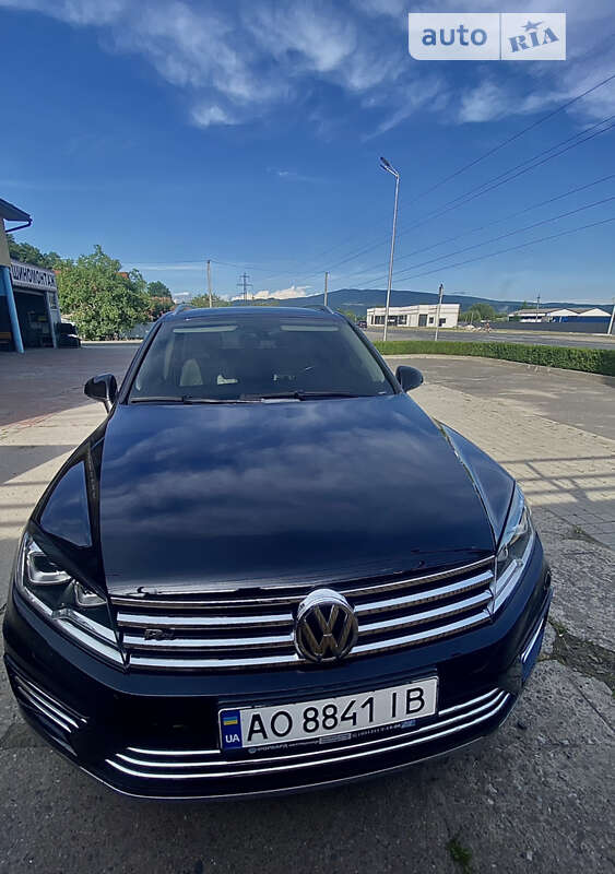 Позашляховик / Кросовер Volkswagen Touareg 2018 в Мукачевому