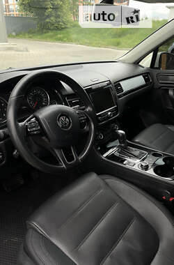 Внедорожник / Кроссовер Volkswagen Touareg 2011 в Киеве