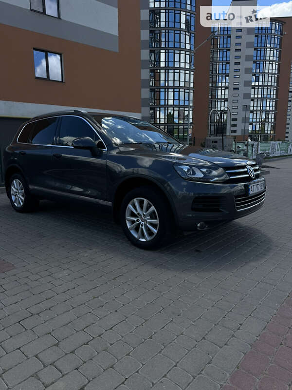 Позашляховик / Кросовер Volkswagen Touareg 2012 в Івано-Франківську