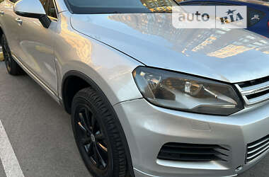 Позашляховик / Кросовер Volkswagen Touareg 2010 в Києві