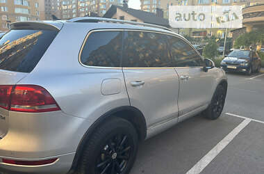 Позашляховик / Кросовер Volkswagen Touareg 2010 в Києві