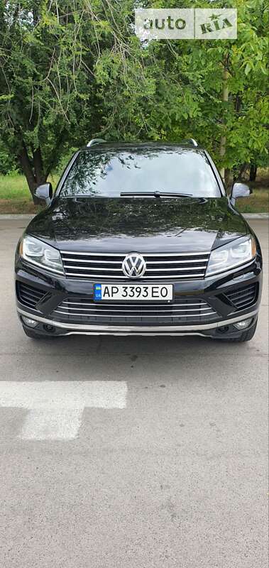 Внедорожник / Кроссовер Volkswagen Touareg 2015 в Запорожье