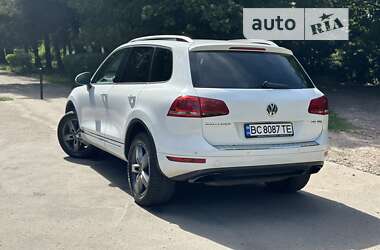 Внедорожник / Кроссовер Volkswagen Touareg 2012 в Львове