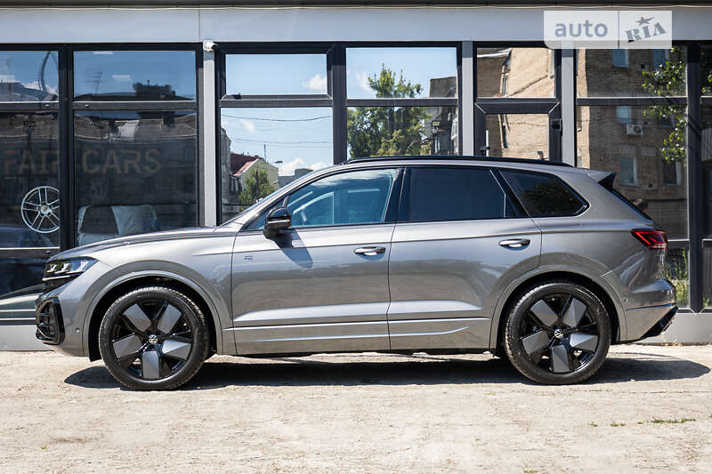 Позашляховик / Кросовер Volkswagen Touareg 2024 в Києві