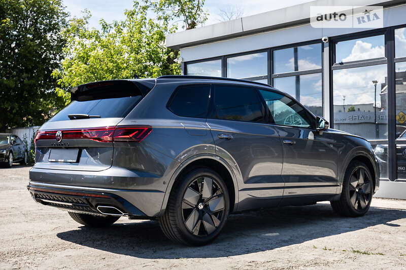 Позашляховик / Кросовер Volkswagen Touareg 2024 в Києві