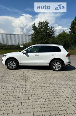 Внедорожник / Кроссовер Volkswagen Touareg 2012 в Киеве