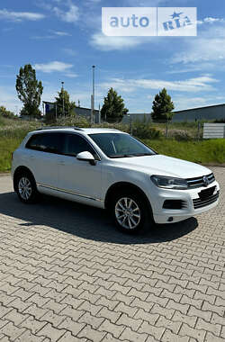 Внедорожник / Кроссовер Volkswagen Touareg 2012 в Киеве