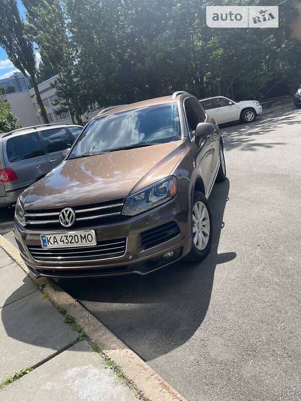 Позашляховик / Кросовер Volkswagen Touareg 2010 в Броварах