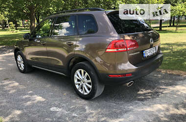 Позашляховик / Кросовер Volkswagen Touareg 2011 в Хмельницькому