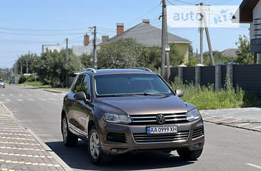 Позашляховик / Кросовер Volkswagen Touareg 2011 в Києві