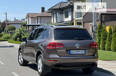 Позашляховик / Кросовер Volkswagen Touareg 2011 в Києві