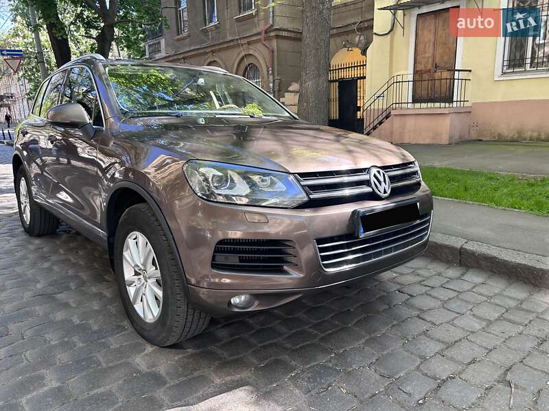 Внедорожник / Кроссовер Volkswagen Touareg 2012 в 