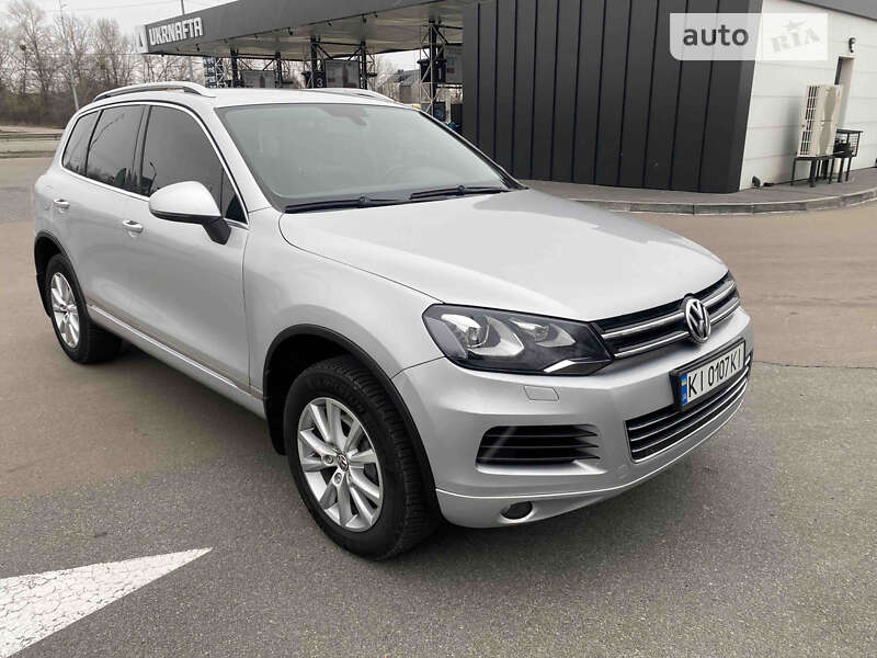 Позашляховик / Кросовер Volkswagen Touareg 2010 в Києві