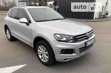 Позашляховик / Кросовер Volkswagen Touareg 2010 в Києві