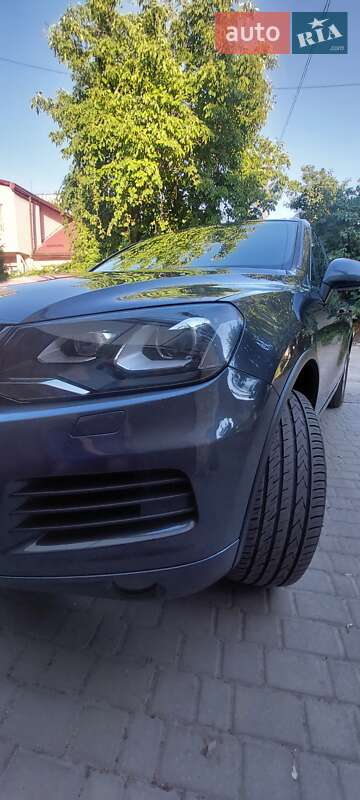 Позашляховик / Кросовер Volkswagen Touareg 2012 в Дніпрі