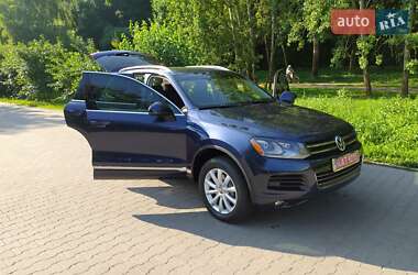 Внедорожник / Кроссовер Volkswagen Touareg 2012 в Хмельницком