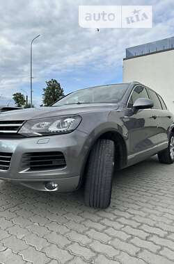 Внедорожник / Кроссовер Volkswagen Touareg 2013 в Львове