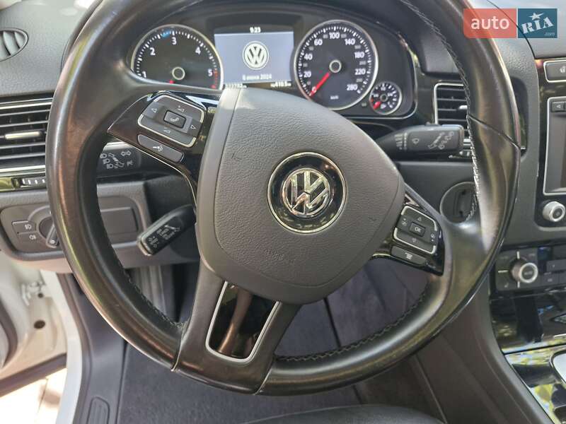 Позашляховик / Кросовер Volkswagen Touareg 2015 в Іршаві