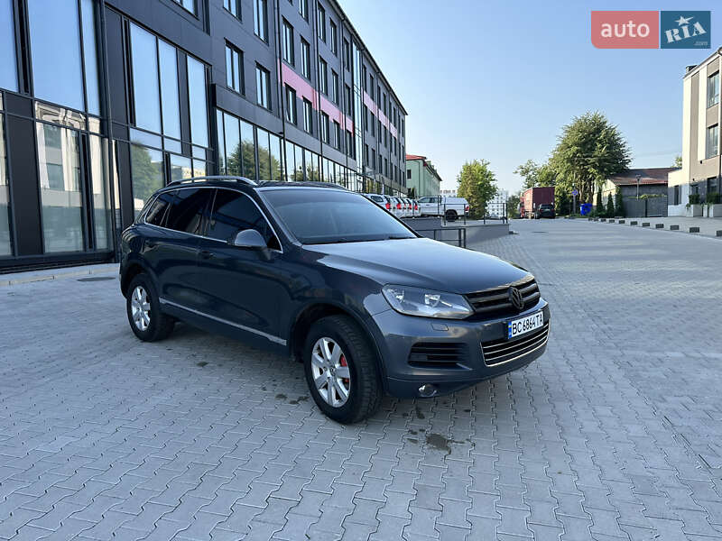 Внедорожник / Кроссовер Volkswagen Touareg 2011 в Львове
