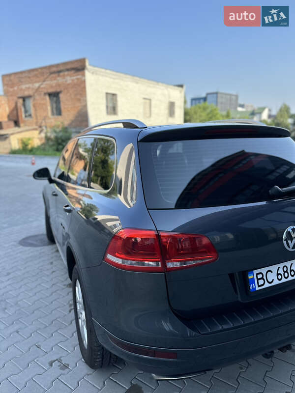 Внедорожник / Кроссовер Volkswagen Touareg 2011 в Львове